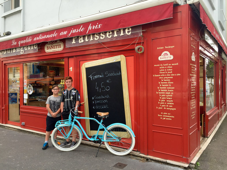 Monsieur RINAUDO  pour le magasin de Poincaré