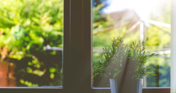 Méthodes et astuces pour maintenir sa maison au frais durant la période estivale.