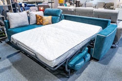 Canape lit bleu déplié