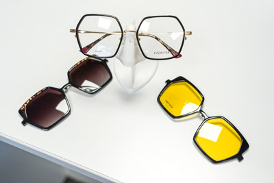 Monture de lunettes avec clips, opticienne à domicile à Bar-le-Duc
